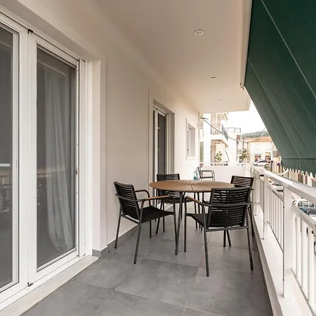 The H Experience Blackbird Spacious 2Bd Apartment Close To The Beach Xylokastro Exterior photo